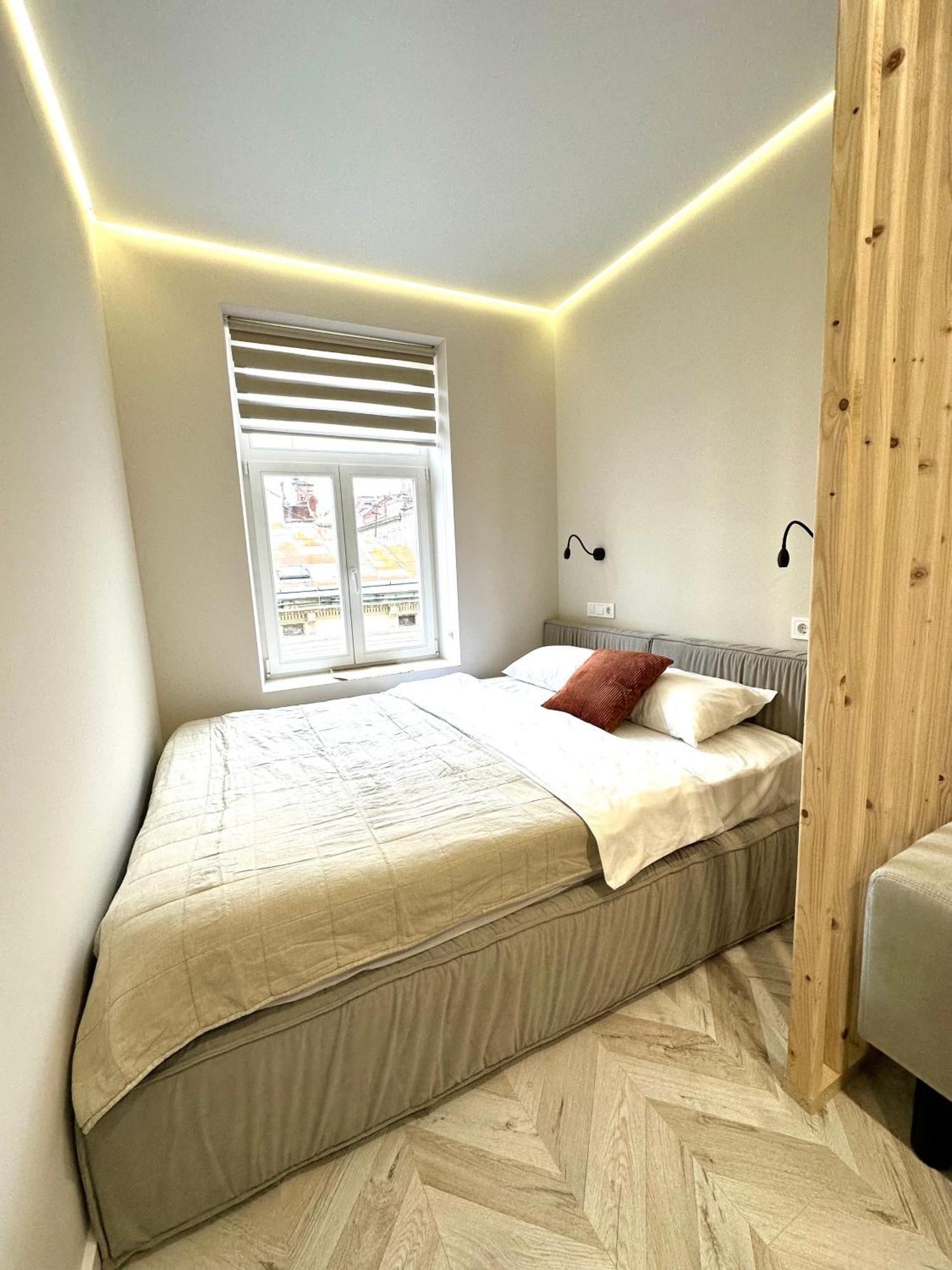 Romantic - Near Rynok Squere Apartment